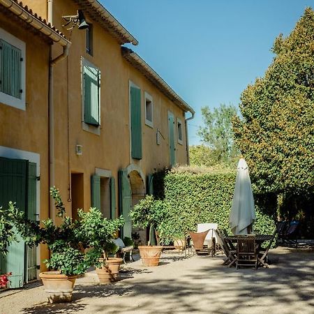 Le Mas De Trevouse Saint-Saturnin-les-Avignon Exterior photo