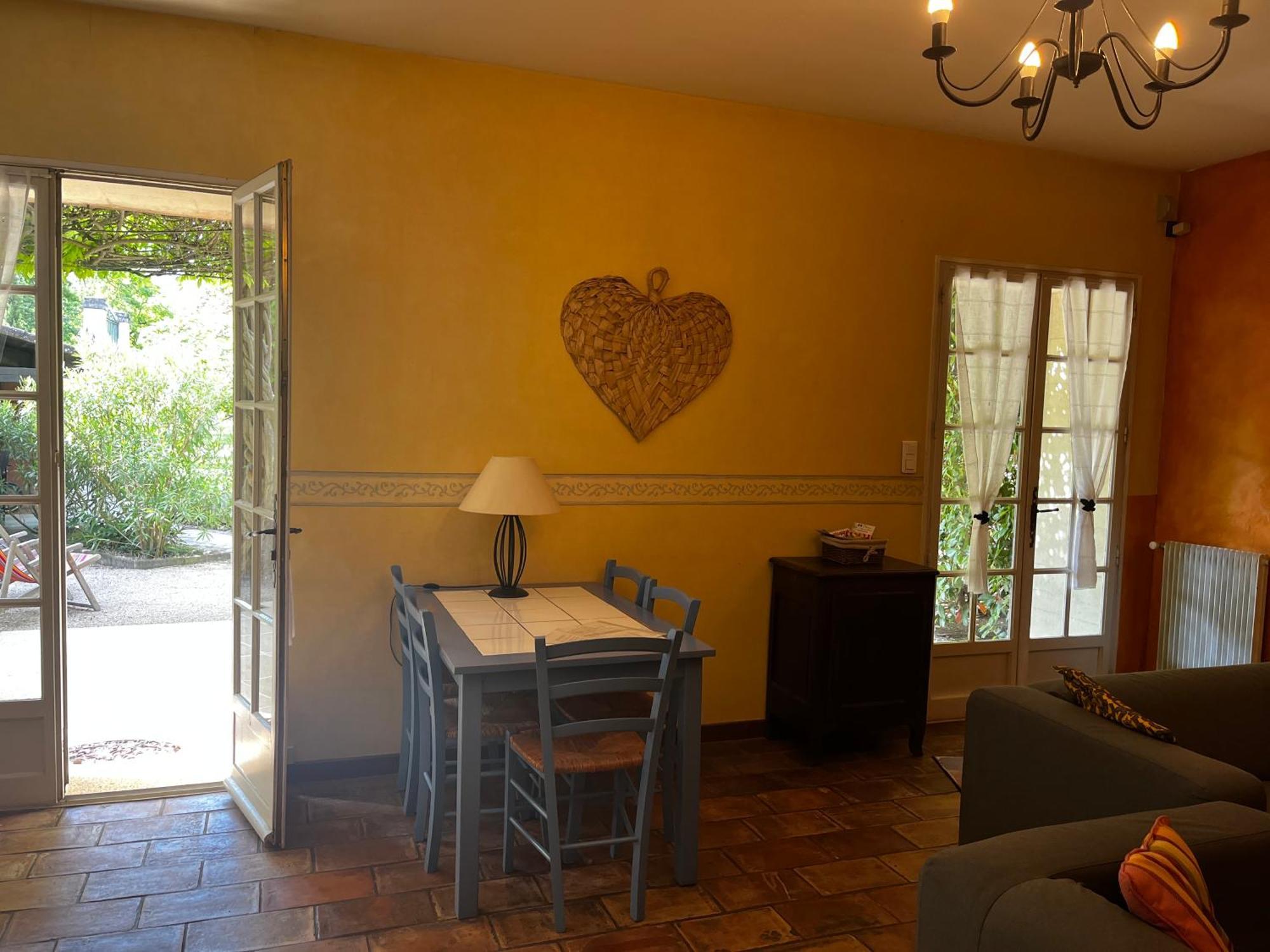 Le Mas De Trevouse Saint-Saturnin-les-Avignon Exterior photo