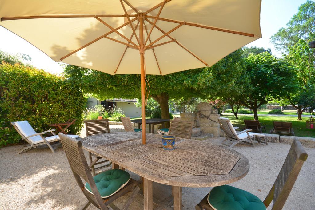 Le Mas De Trevouse Saint-Saturnin-les-Avignon Exterior photo